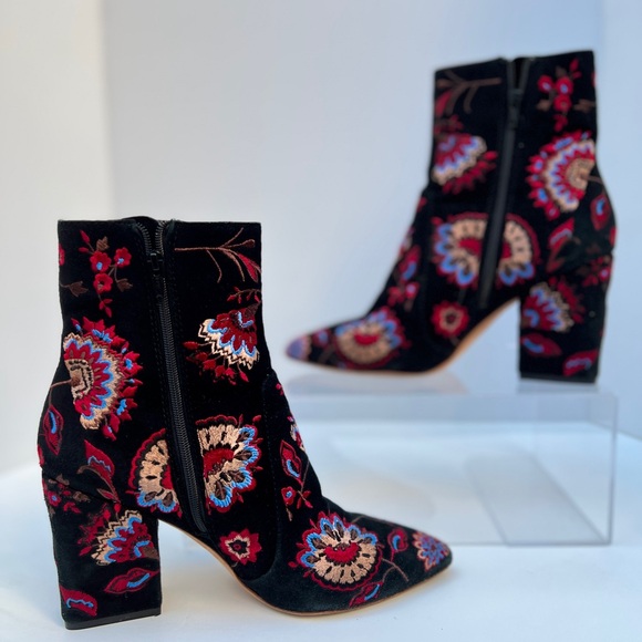 Loeffler Randall: Floral Embroidered Ankle Boots - Black and Multicolor. Size7.5 - Picture 8 of 13